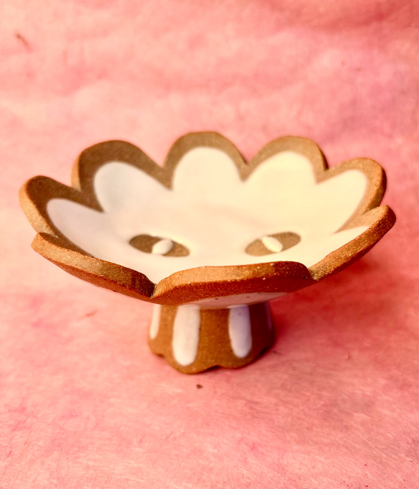 Flower pedestal dish